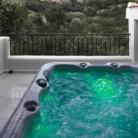 Apartment Ventus, 40sqm Private Pool & Hot Tub! Roussospition