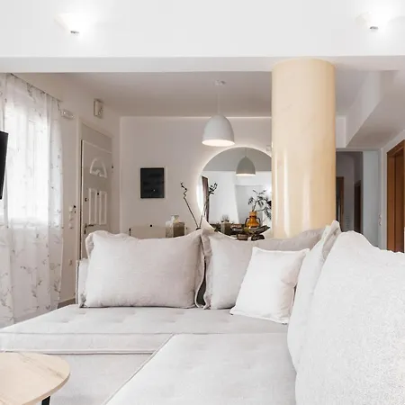 Ventus, 40sqm Private Pool & Hot Tub!