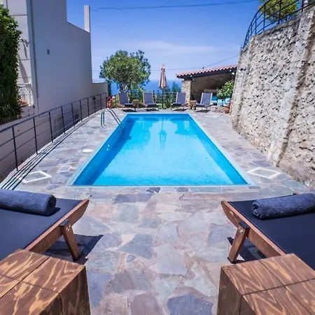 Ventus, 40sqm Private Pool & Hot Tub! *