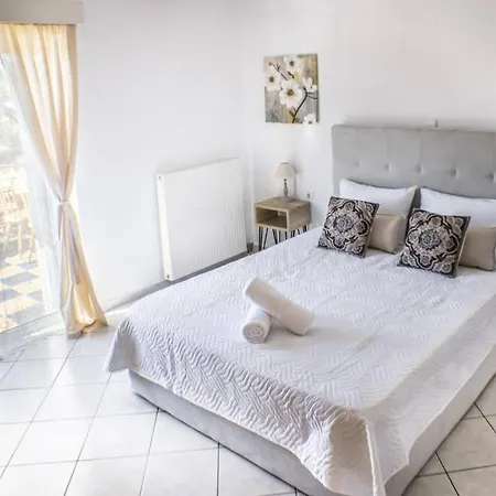Ventus, 40sqm Private Pool & Hot Tub! Apartment