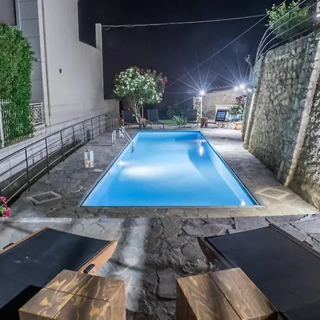 Ventus, 40sqm Private Pool & Hot Tub! Apartment *